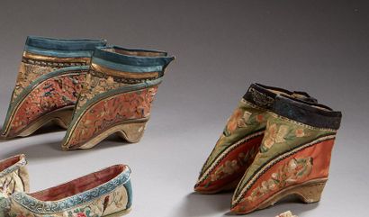 null Deux paires de chaussures, Chine, vers 1850.

Chaussures dites Jian Lian, faites...
