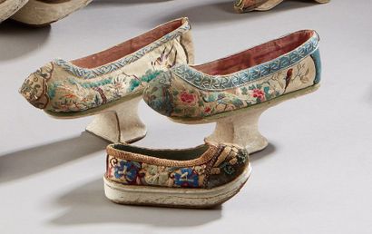 null Paire de chaussures, Chine, Manchu, fin du XIXe

La plateforme dans cette forme...
