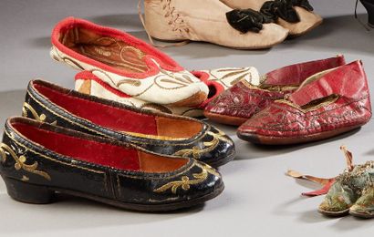 null Ensemble de chaussures, Turquie, circa 1880.

Deux paires de chaussures de femme...