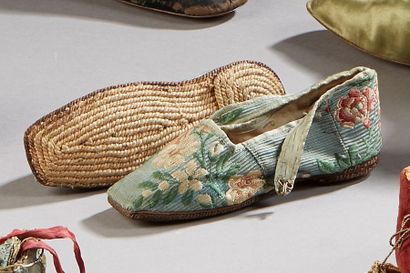 null Paire de chaussures, France, fin du XVIIIe.

Paire de chaussures de petites...