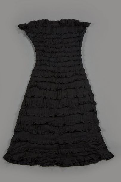 null Anonyme circa 1930

Robe en mousseline gauffrée noire d'inspiration japonaise...