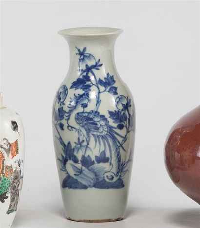 CHINE 

Vase de forme ovoïde à décor en camaïeu...