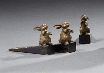 null Trois cale-porte en bronze représentant des lapins

Hauteur : 6 cm