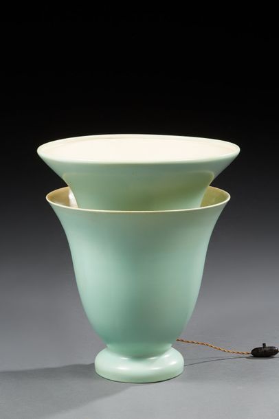 null MOTTON

Lampe vasque en céramique bleu turquoise

Signée au revers MOTTON

Hauteur :...