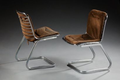 null Travail italien des années 70 

Paire de chaises " z " en métal chromé garniture...