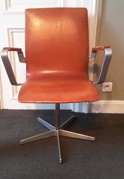 null Arne JACOBSEN (1902 1971) Fritz HANSEN

Paire de fauteuils modèle « Oxford »...