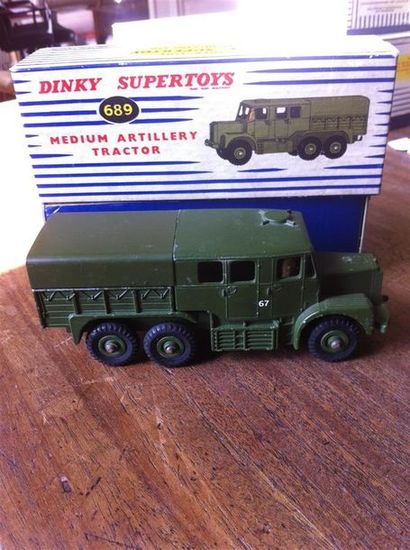 null DINKY SUPERTOYS

1 Medium artillery tractor