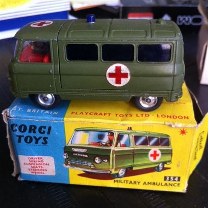 null CORGI TOYS

- 1 Military ambulance

- 1 H.Q. Staff car