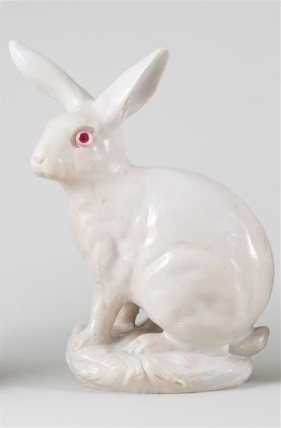 null Emile GALLÉ (1846-1904)

Sculpture en faïence polychrome « Lapin blanc », les...