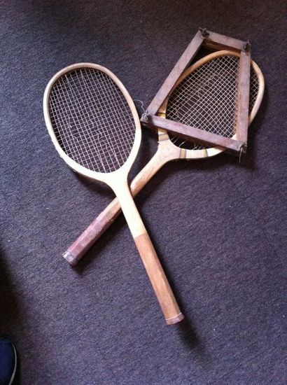 null Deux raquettes de tennis anciennes