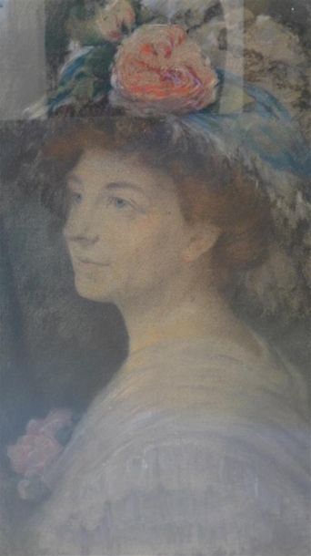 École du XIXe siècle Portrait de femme en buste au chapeau Pastel, porte une signature...