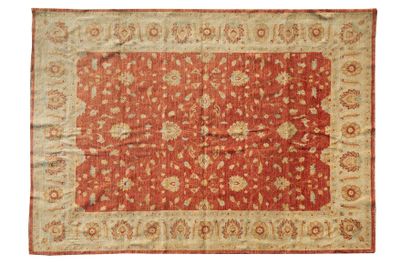 null Grand tapis Farahan à décor floral de Chah Abbas dans le style d'Agra, champ...