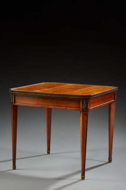 null Bout de canapé ou table d'appoint de style Louis XVI en bois naturel et bois...