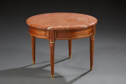 null Table basse ronde en bois naturel de style Louis XVI à décor de cannelures,...