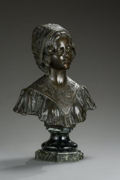 null Affortunato GORY (actif entre 1895 et 1925)

Buste de fillette au bonnet fleuri....