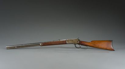 null Rifle Winchester modèle 1892.
Canon à pans avec hausse. Queue de culasse marquée.
Crosse...