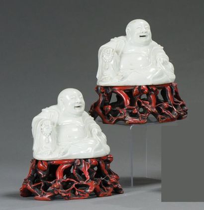 null CHINE

Paire de statuettes de Budai en porcelaine émaillée blanc de Chine, assis...