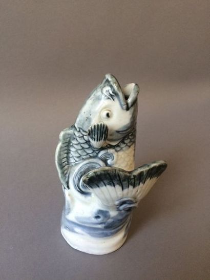 null JAPON, Fours d'Arita - Epoque EDO (1603 - 1868)

Vase en forme de carpe sortant...