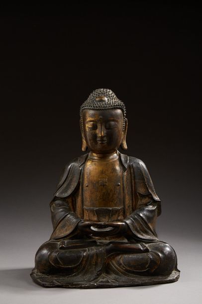 null CHINE - Epoque MING (1368 - 1644), XVIe/XVIIe siècle

Grand bouddha en bronze...