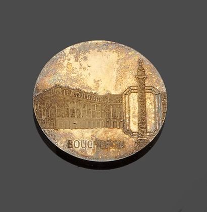 null BOUCHERON

Médaille ronde en vermeil, l'avers représentant la Place Vendôme...