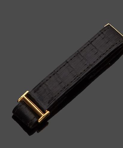 null BOUCHERON

Bracelet de montre en cuir noir et or jaune 18 k (750 millièmes).

Signé...