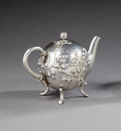 null Théière égoïste en argent et intérieur vermeil de forme boule, reposant sur...