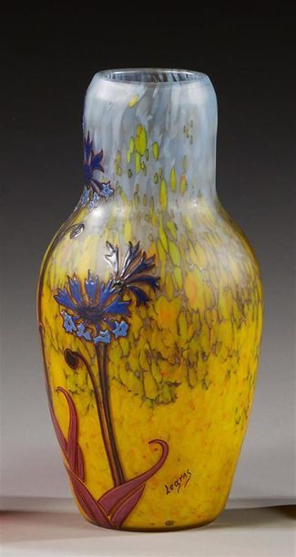 null LEGRAS
Vase en verre soufflé à décor polychrome de fleurs sur fond jaune.
Signé.
Hauteur...