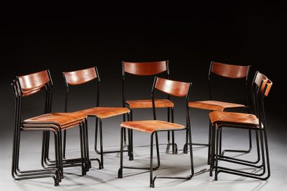 null PERS design
Neuf chaises en lamellé et métal tubulaire laquées noir
77 x 30...