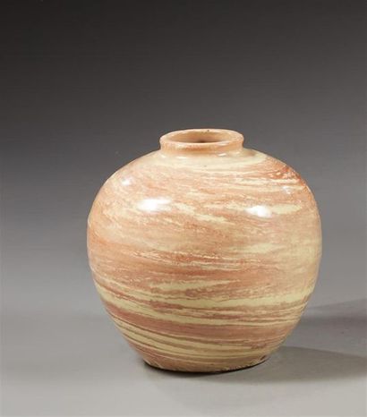 null JACQUES LENOBLE (1875-1939)
Vase ovoïde à petit col en grès à décor de spirales...