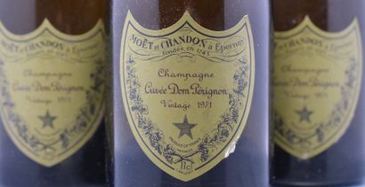null 5 bouteilles CHAMPAGNE "Dom Pérignon", Moët & Chamdon 1971 (J) 