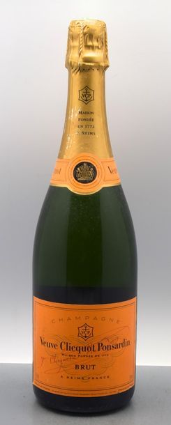 null 1 bottle CHAMPAGNE Veuve Clicquot (glue l clawed) 