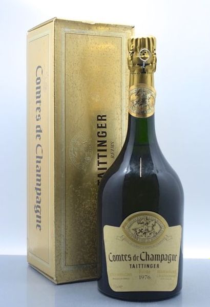null 1 bouteille CHAMPAGNE "Comtes de Champagne", Taittinger 1976 (TLB, CE déchirée)...