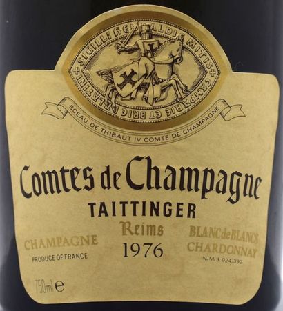 null 1 bouteille CHAMPAGNE "Comtes de Champagne", Taittinger 1976 (TLB, CE déchirée)...