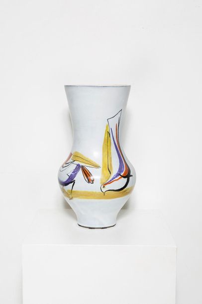 ROGER CAPRON (1922-2006) 
Vase
Faïence stanifère
Date de création: vers 1950
H 41... Gazette Drouot
