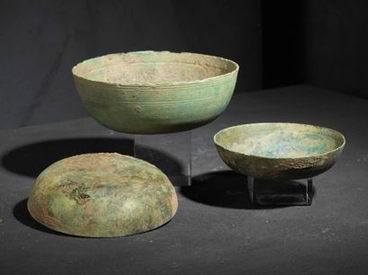  ﻿Lot composé d’un bol et de deux coupes 
Vietnam, période Hán-Việt, 1°-3° siècle,...