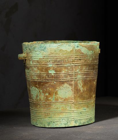  Situle 
Vietnam, culture de Đông Sơn, 3°-1° siècle BCE, 
Bronze à patine archéologique,...