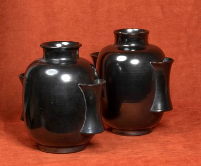 Paul BONIFAS (1902-1975) Paire de vases cylindriques avec deux anses évasées 
Terre...