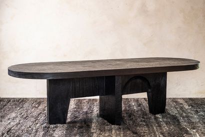 INDONÉSIE Table de salle à manger 
Manguier massif, bois brûlé Date de création :...