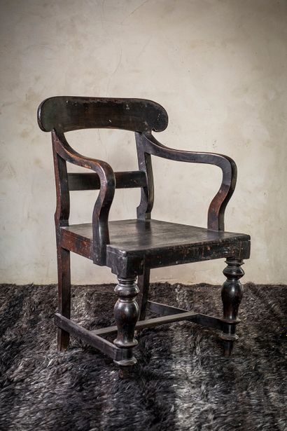 Inde, Pondichery Six fauteuils 
Teck Date de création : vers 1930 H 89 L 59 P 46...