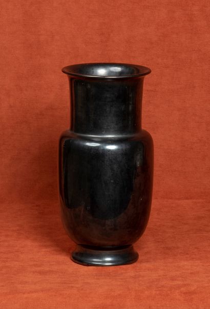 Paul BONIFAS (1902-1975) Grand vase cylindrique à large col 
Terre lustrée noire...