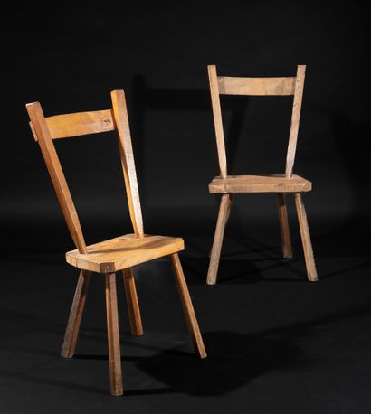 France Deux chaises 
Bois Date de création : vers 1950 H 93 L 47 P 37 cm 
