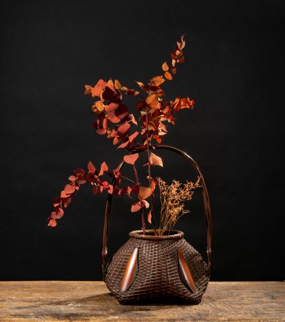 TRAVAIL JAPONAIS Hanakago 
Vannerie florale pour 
l’ikebana 
Bambou madake et laque...