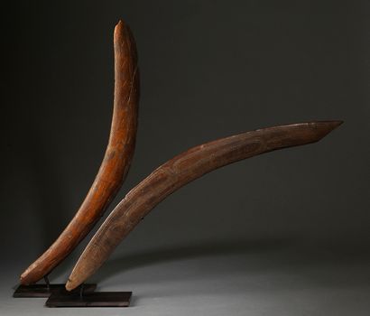 ﻿Deux boomerangs aborigènes 
Australie 
Bois....