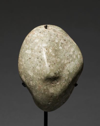 Pendant representing a stylized face 
Hanging...
