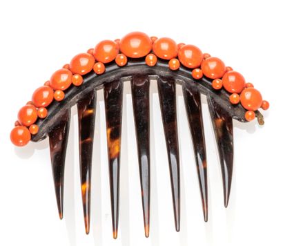 Tortoiseshell hair comb, the front decorated...