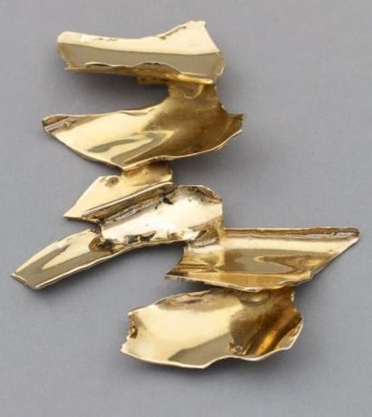 Alicia PENALBA (1913 - 1982) Pendentif à motifs géométriques en métal doré Haut.:... Gazette Drouot