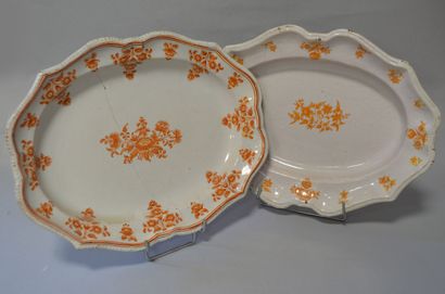 null MOUSTIERS 
Deux plats en faïence ovale, décor en camaïeu d'ocre
XVIIIe siècle...