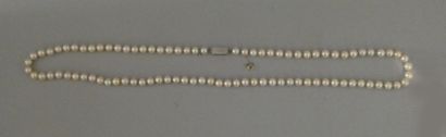 null Necklace of 89 choker cultured pearls, 7 mm diameter, white gold 750 thousandths...