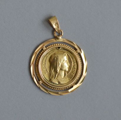 null Virgin Mary medal in openwork 750 thousandths gold, engraved on the back CD...
