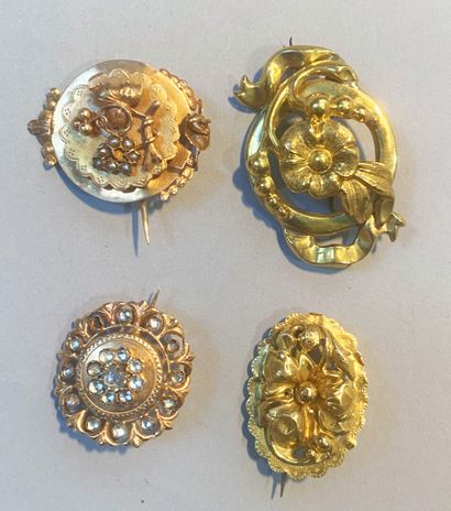 Set of 4 brooches in 750 thousandths gold...